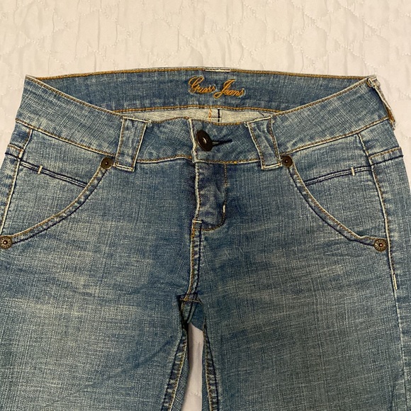 Guess Jeans - Picture 2 of 3